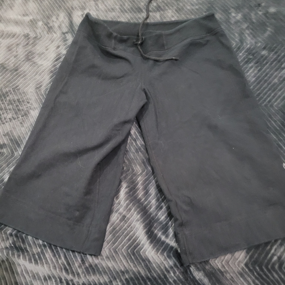 Black Lululemon Crops